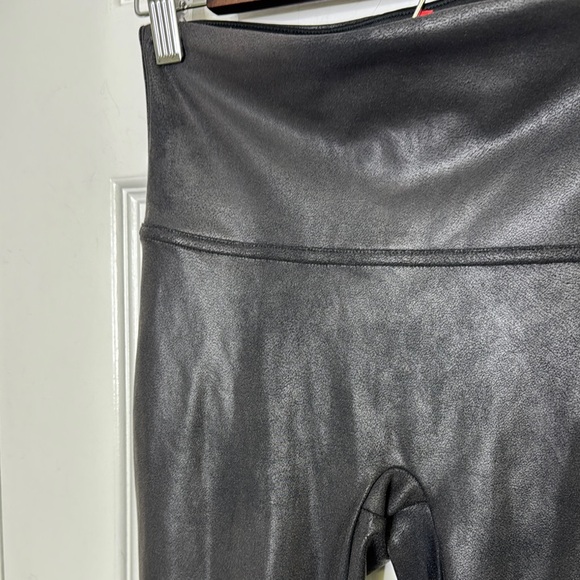 SPANX Black High-Waisted Leggings with Stretchy Fit - Picture 3 of 5